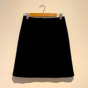 Banana Republic Size 4P black pencil skirt